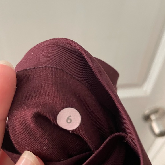 Lululemon crop maroon leggings size 6 - Picture 4 of 4